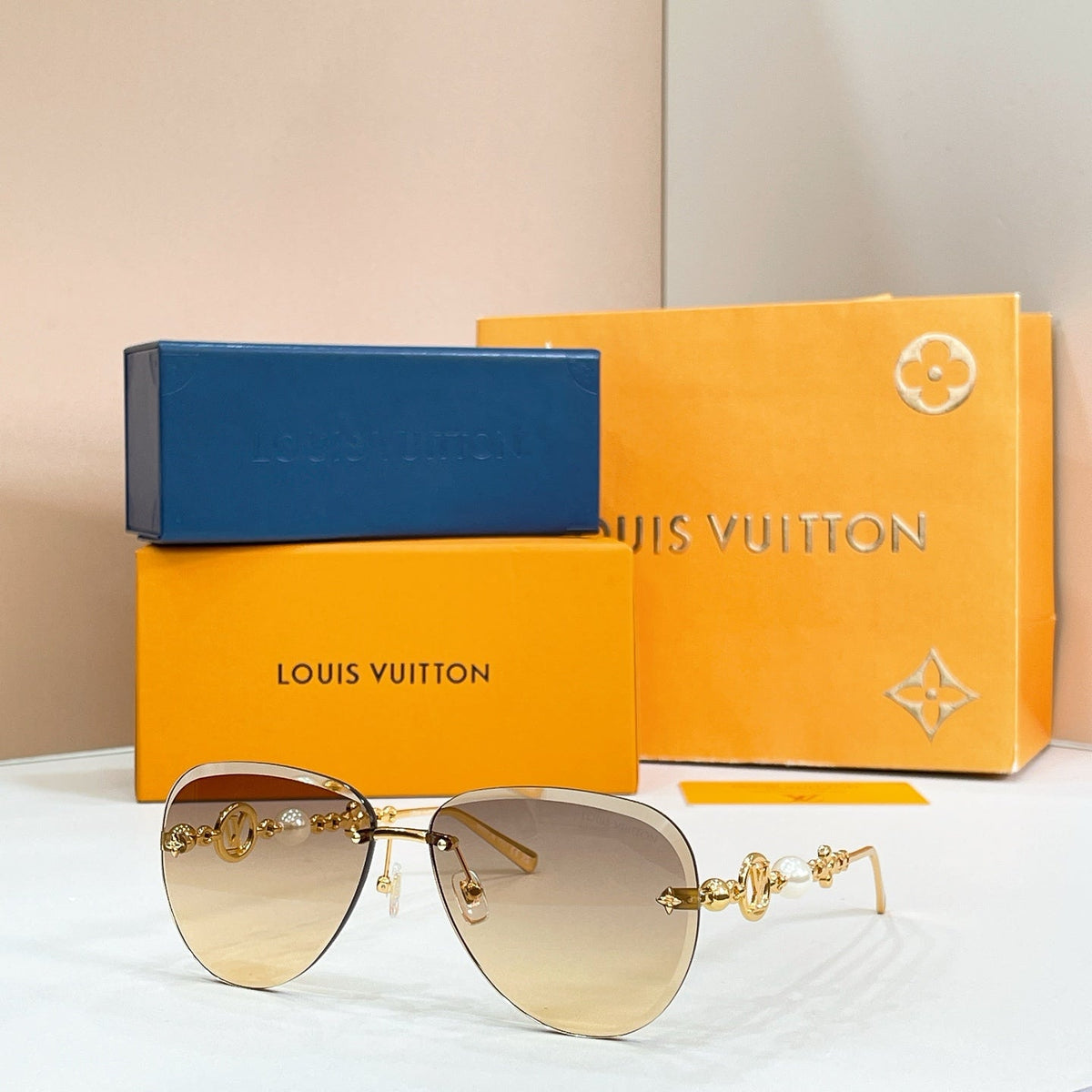 Louis Vuitton Z3318U Sunglasses - 64-14-145