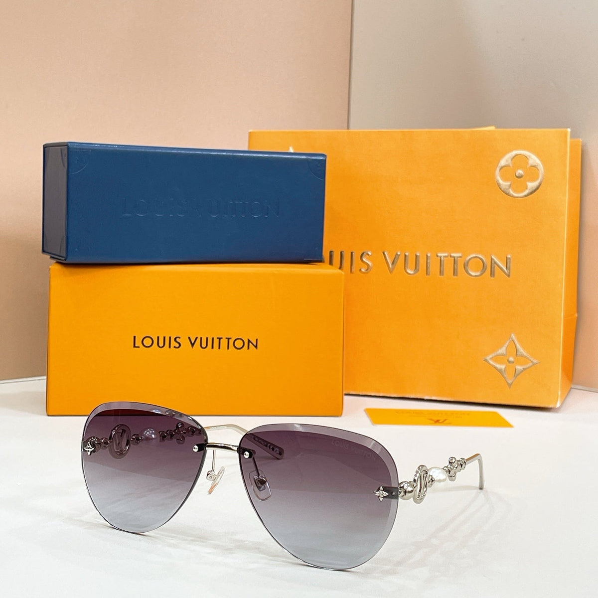 Louis Vuitton Z3318U Sunglasses - 64-14-145