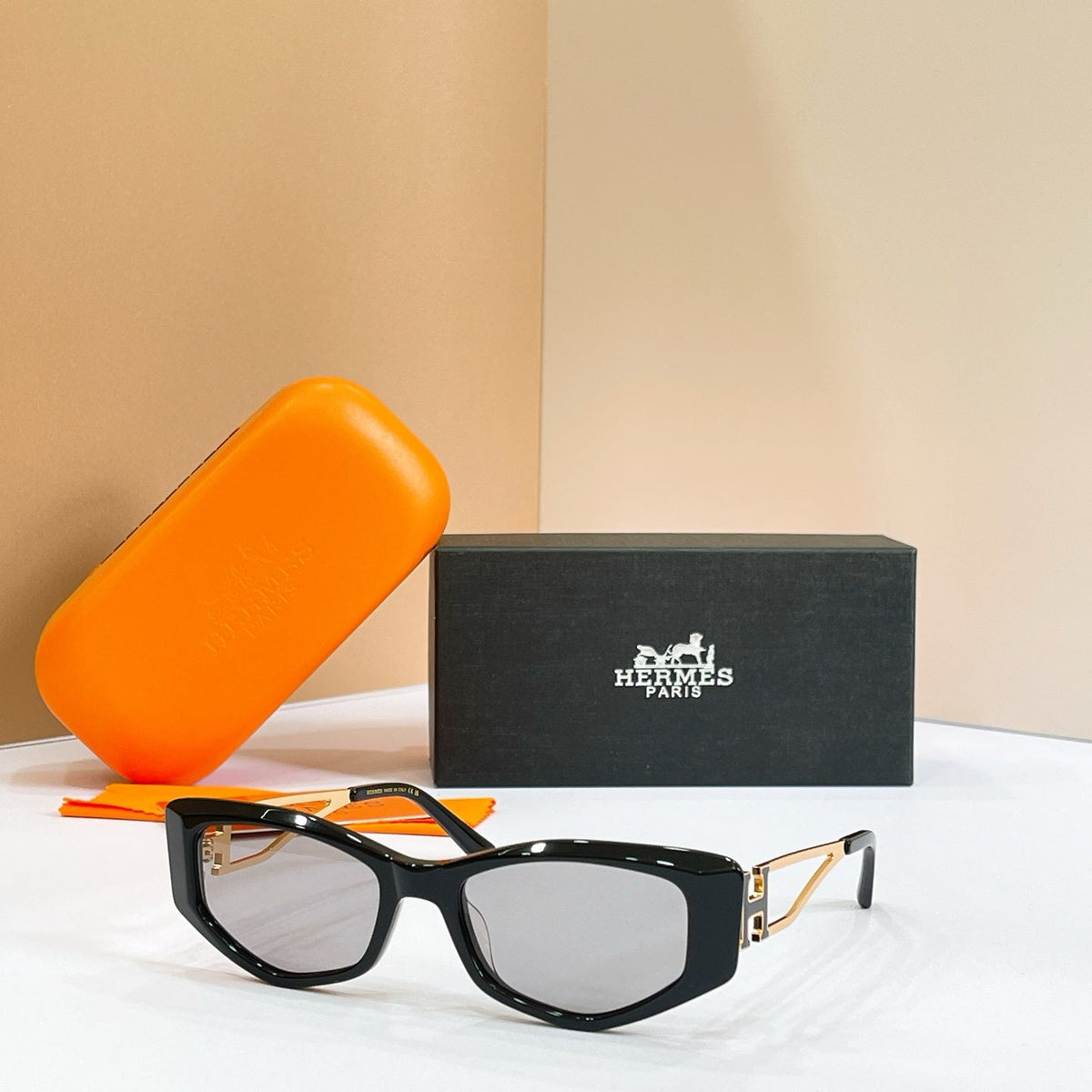 Hermes H8126S Sunglasses
